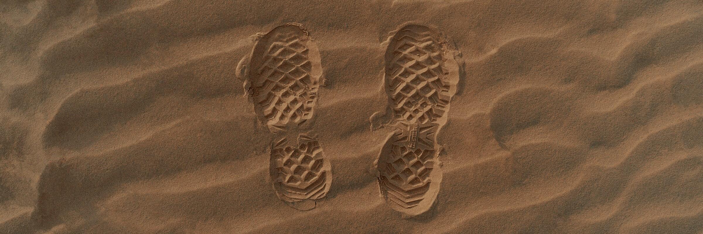 Fußabdrücke im Sand