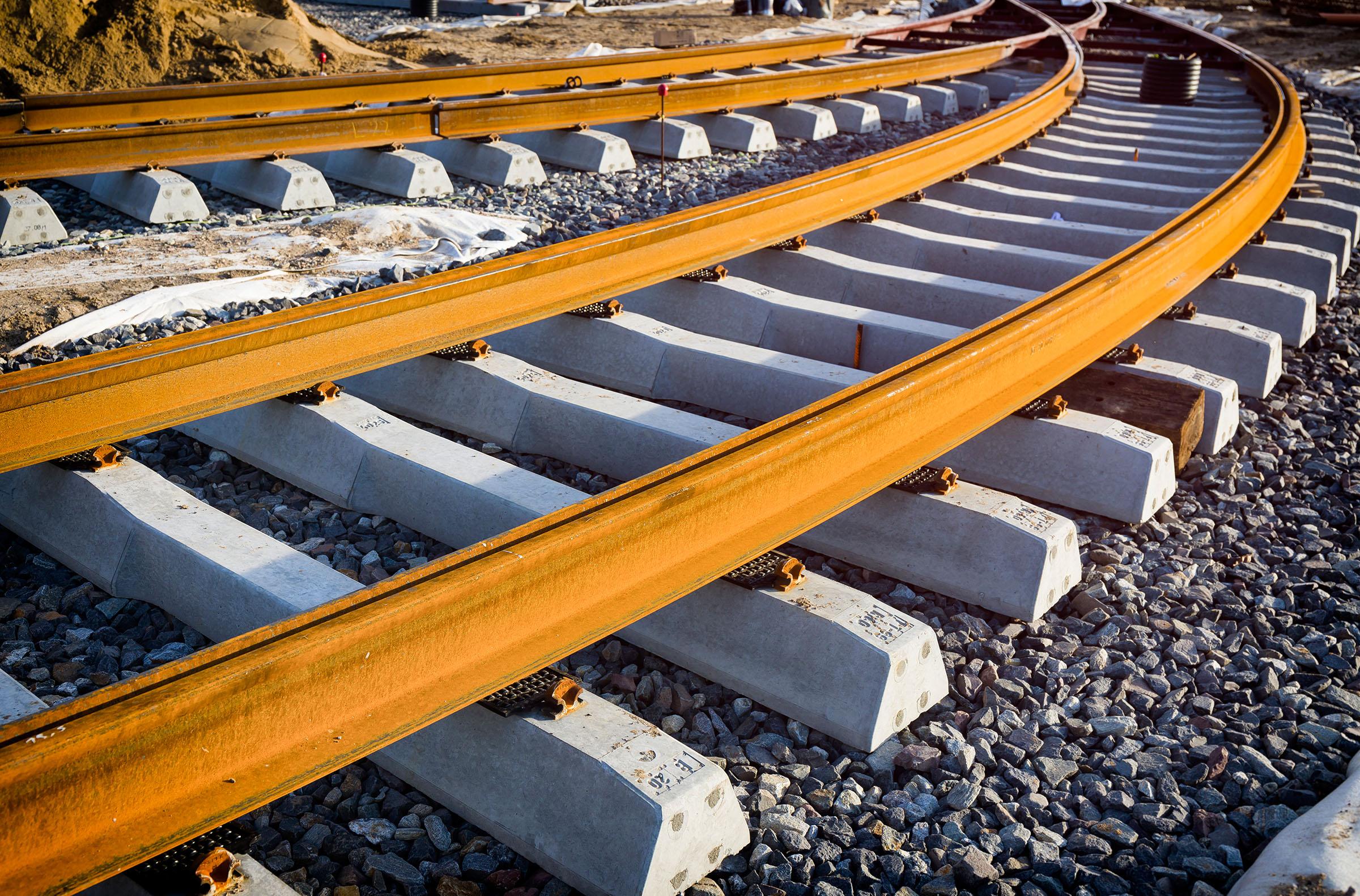 Gleise in einer Kurve